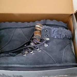 Women's size 11 BEARPAW boots